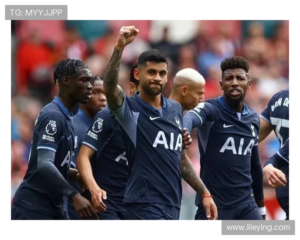 西汉姆联与热刺激战正酣谁能在英超赛场上笑到最后